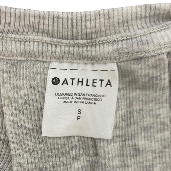 Athleta Grey Ribbed Long Sleeve Shirt Top Pleated Back Activewear Gym Size Small - Picture 3 of 9